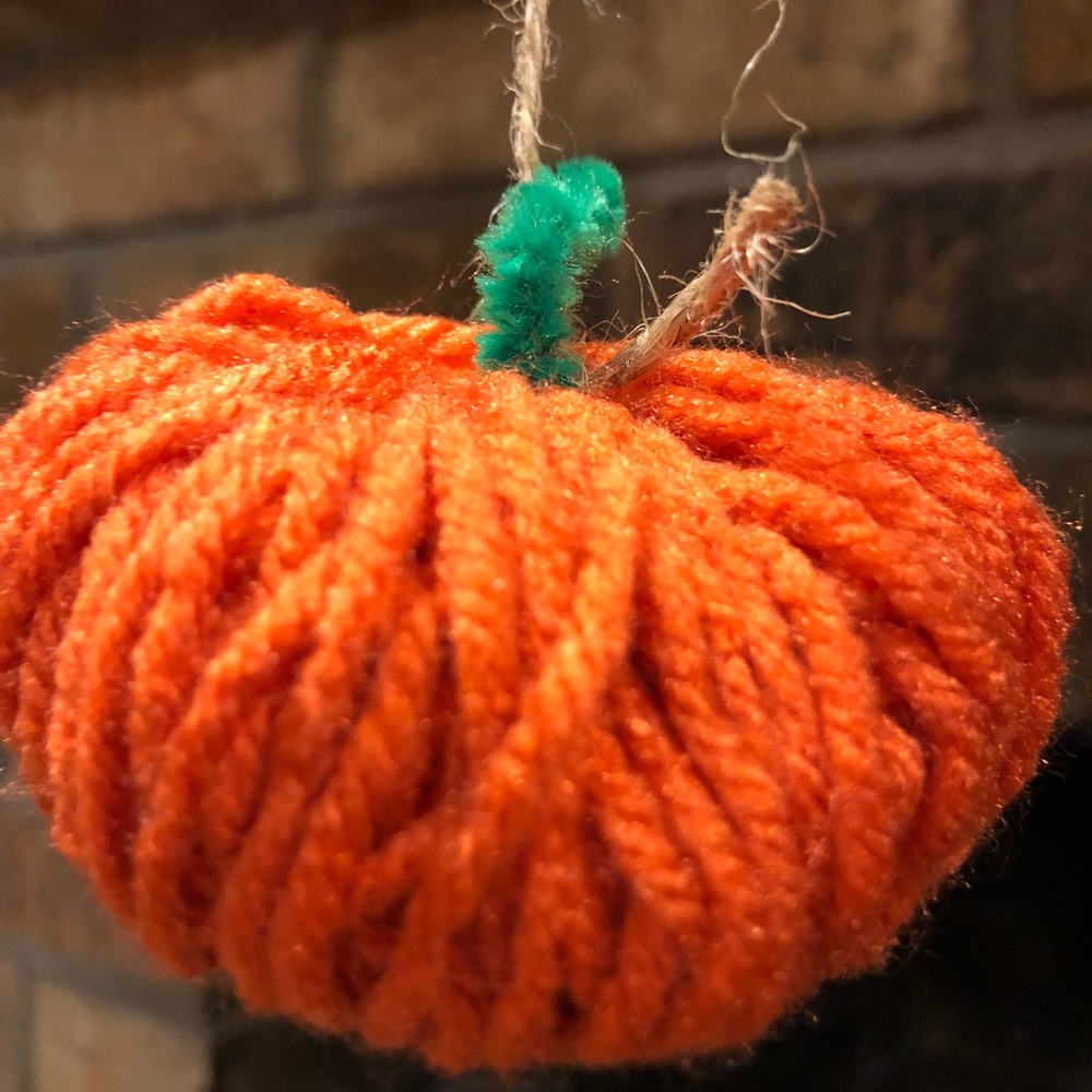 Handmade pumpkin garland - Picture 3 of 3